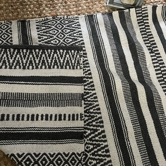 Beautiful Area Rug - Picture 3 of 6